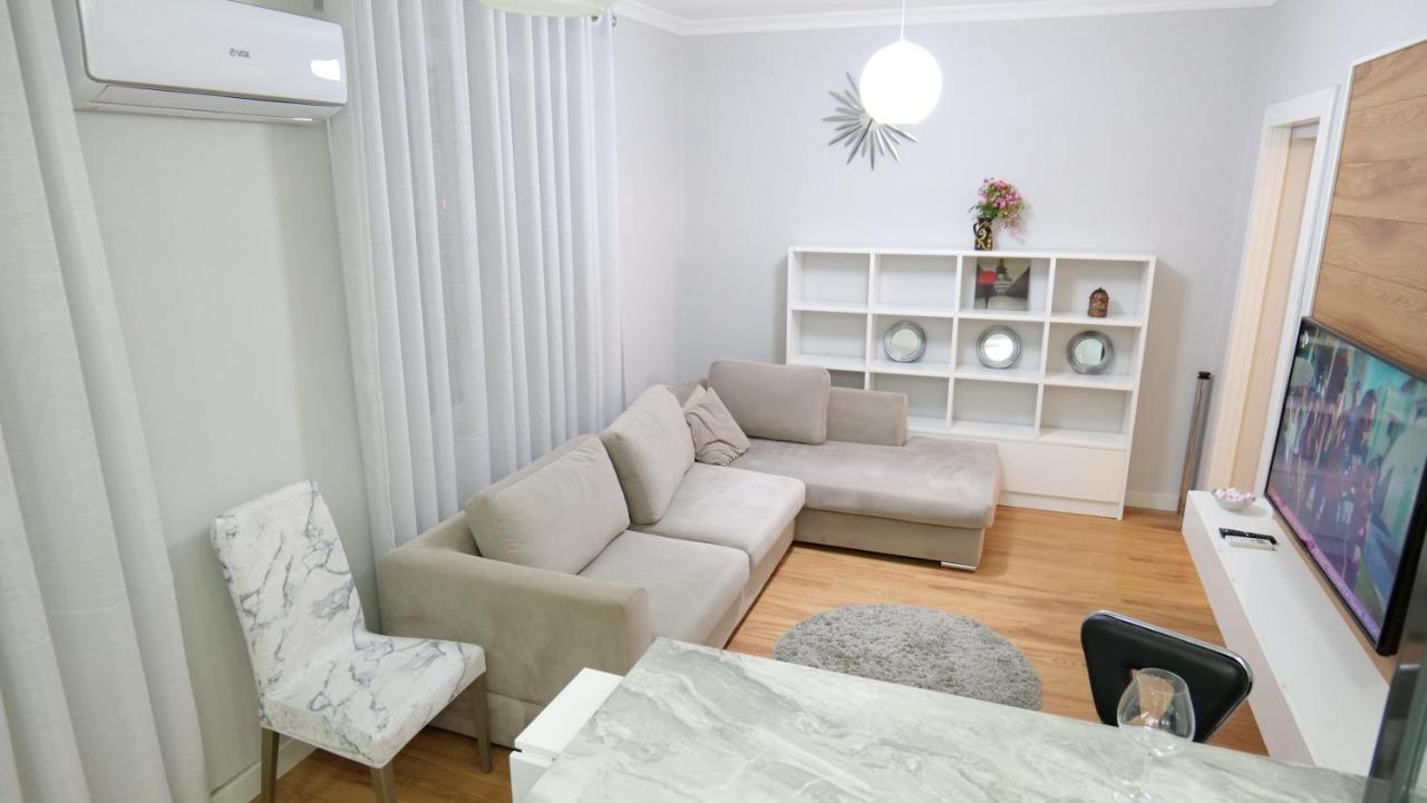 City Center Apartment Niko 04 Tirana Esterno foto