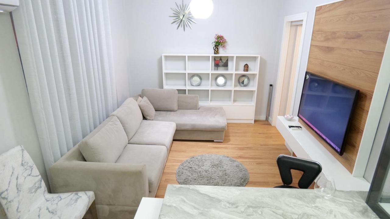 City Center Apartment Niko 04 Tirana Esterno foto