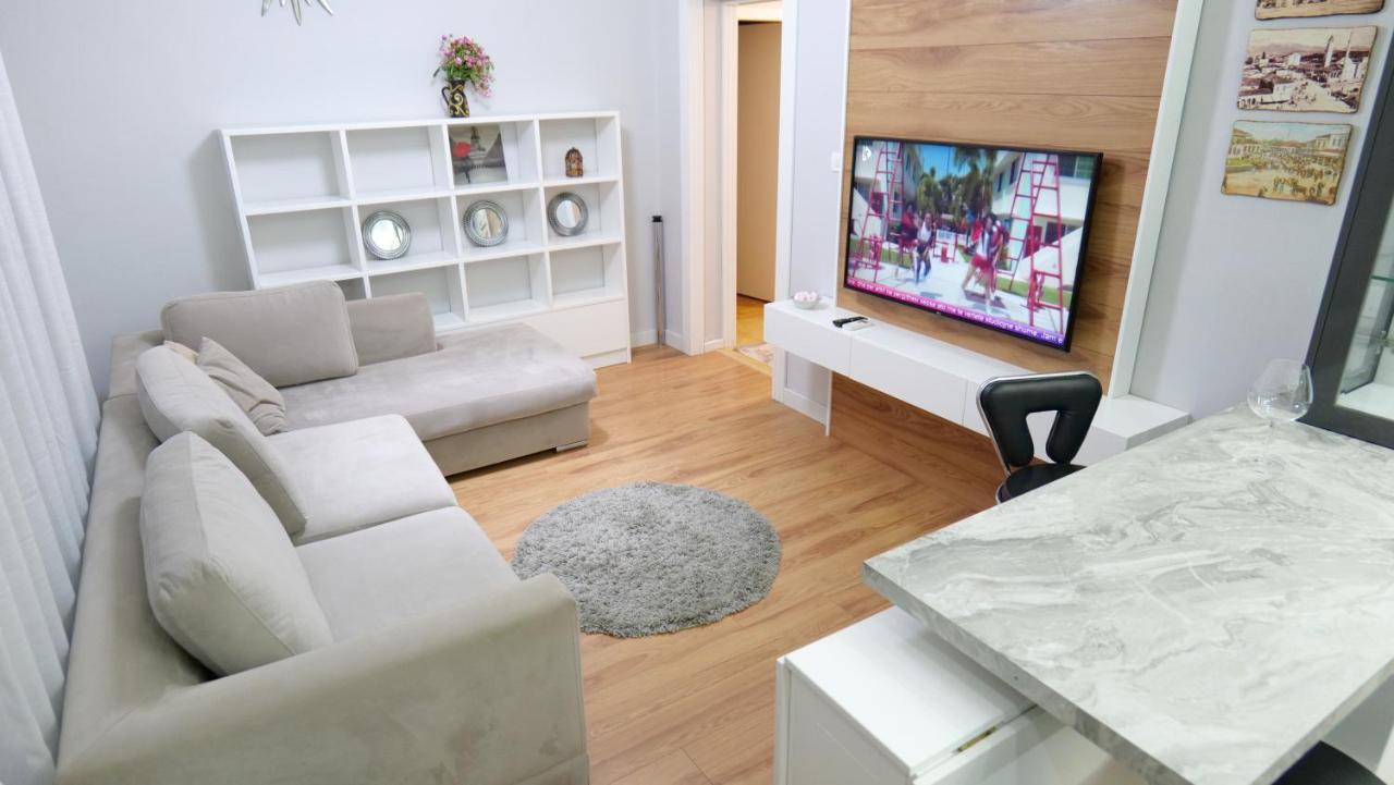 City Center Apartment Niko 04 Tirana Esterno foto