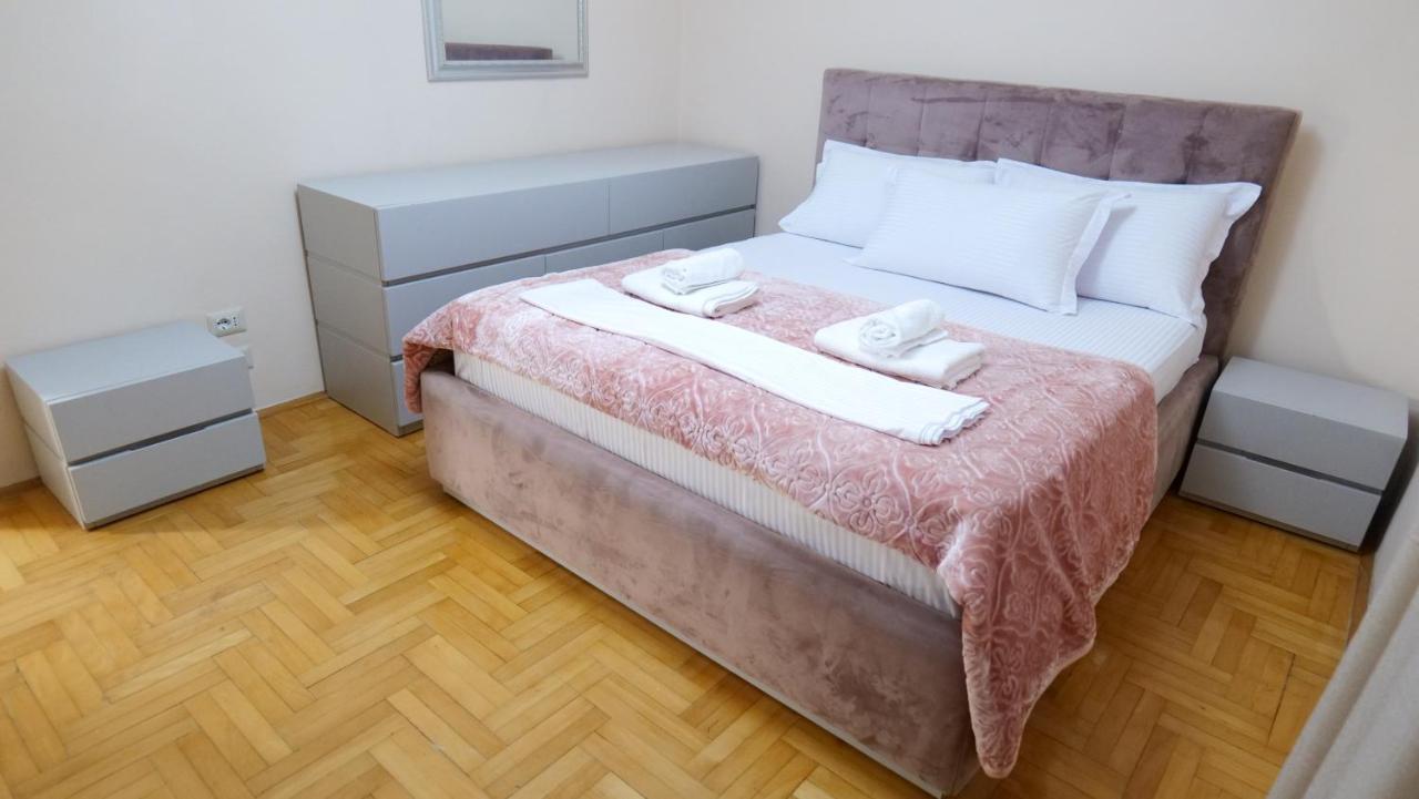 City Center Apartment Niko 04 Tirana Esterno foto