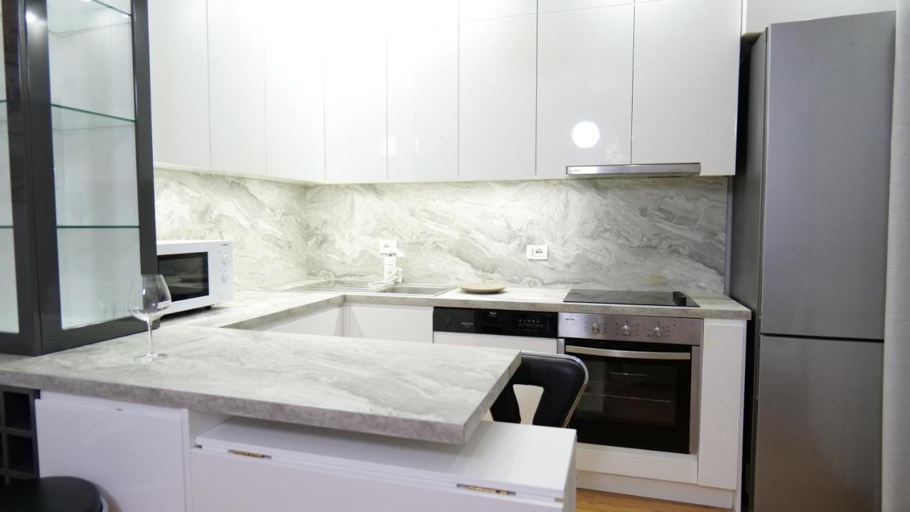 City Center Apartment Niko 04 Tirana Esterno foto