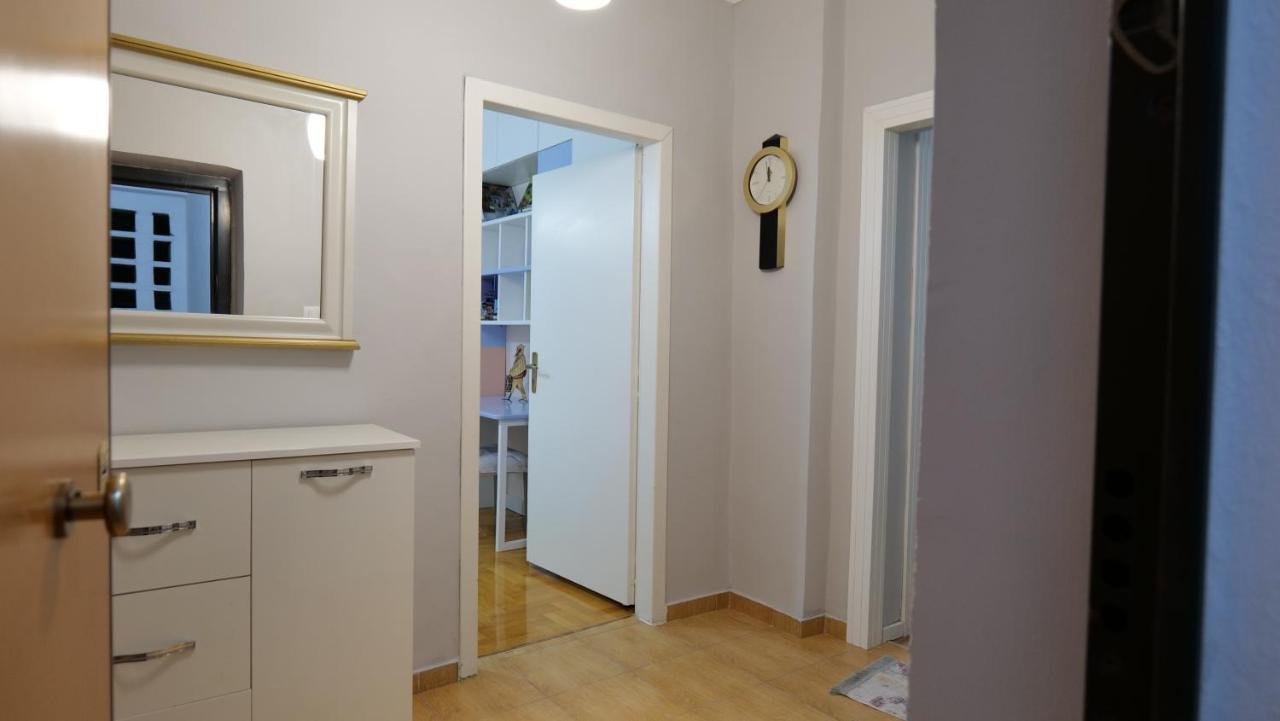 City Center Apartment Niko 04 Tirana Esterno foto