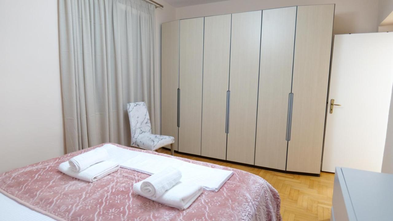 City Center Apartment Niko 04 Tirana Esterno foto