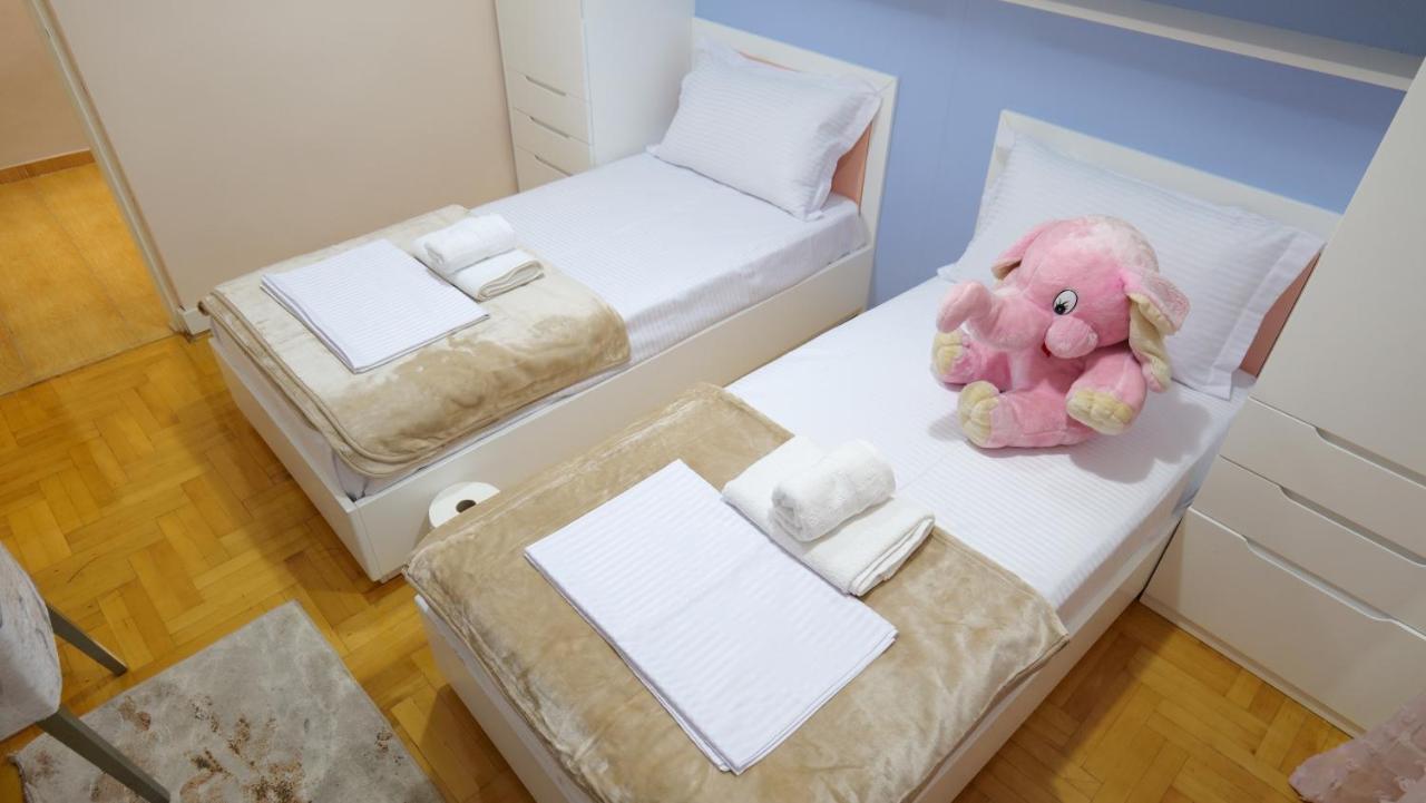 City Center Apartment Niko 04 Tirana Esterno foto