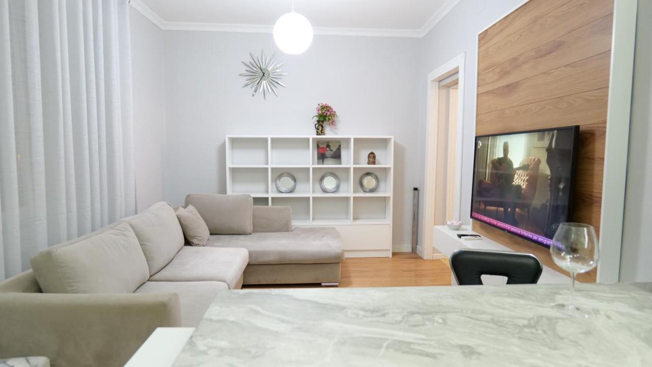 City Center Apartment Niko 04 Tirana Esterno foto