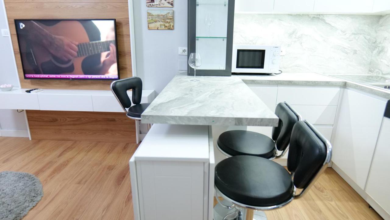 City Center Apartment Niko 04 Tirana Esterno foto