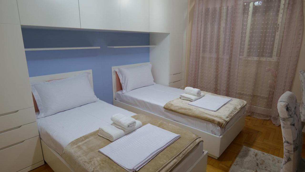 City Center Apartment Niko 04 Tirana Esterno foto