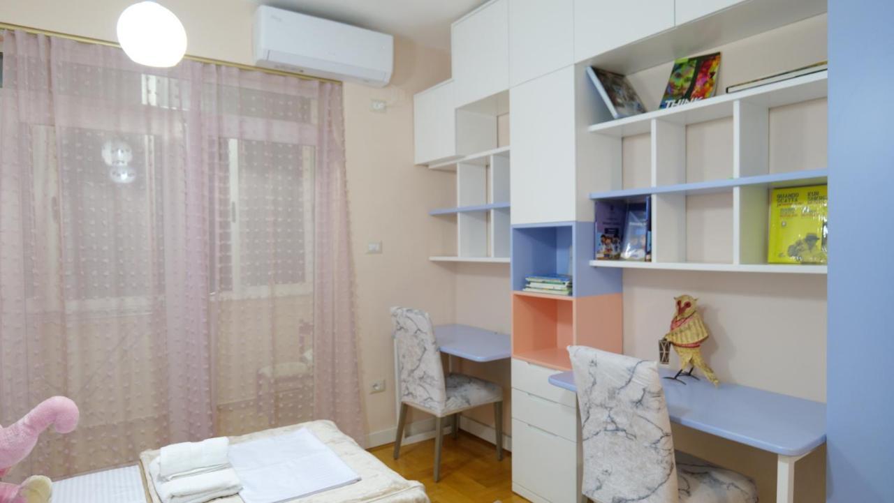 City Center Apartment Niko 04 Tirana Esterno foto
