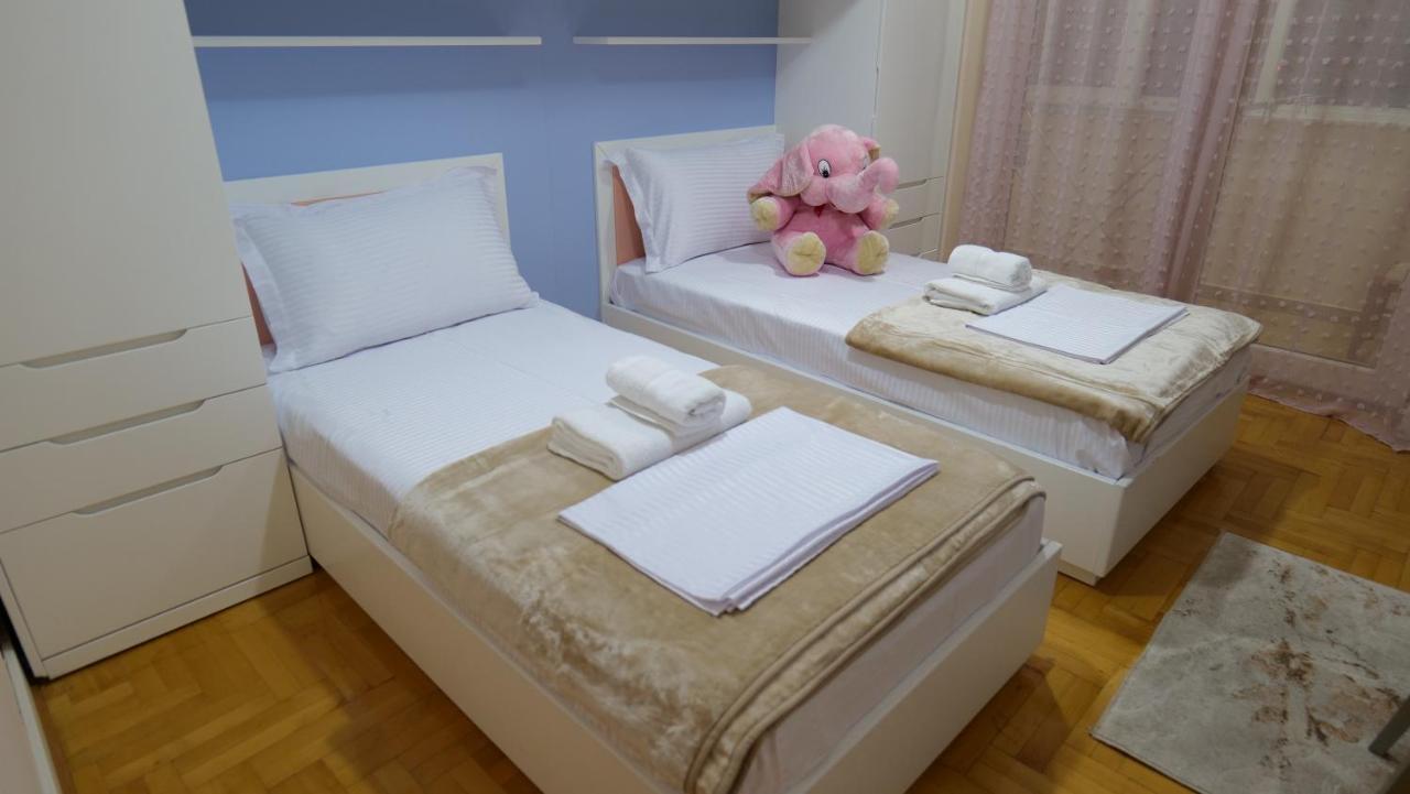 City Center Apartment Niko 04 Tirana Esterno foto