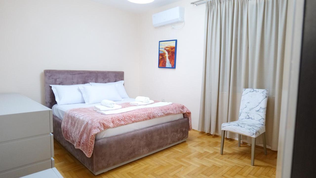 City Center Apartment Niko 04 Tirana Esterno foto