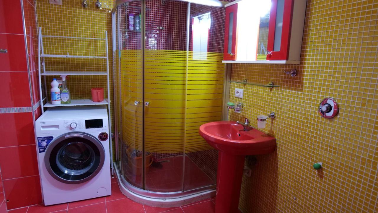 City Center Apartment Niko 04 Tirana Esterno foto