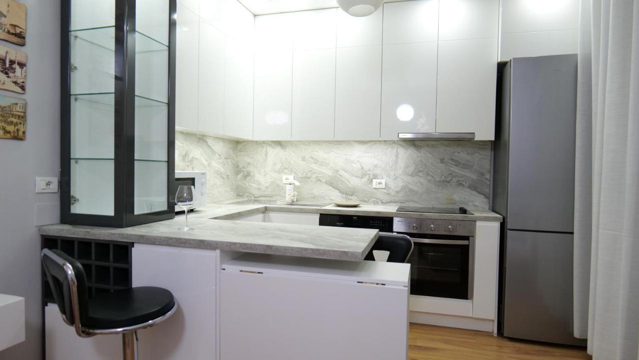 City Center Apartment Niko 04 Tirana Esterno foto