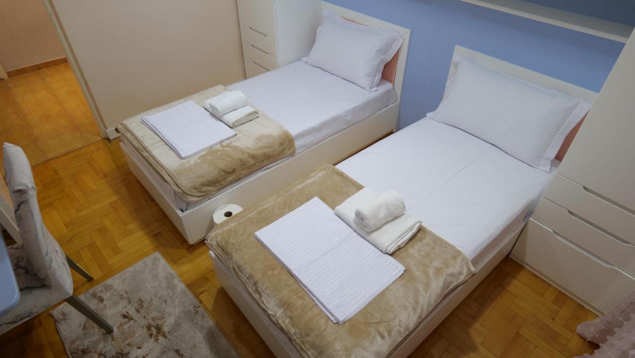 City Center Apartment Niko 04 Tirana Esterno foto