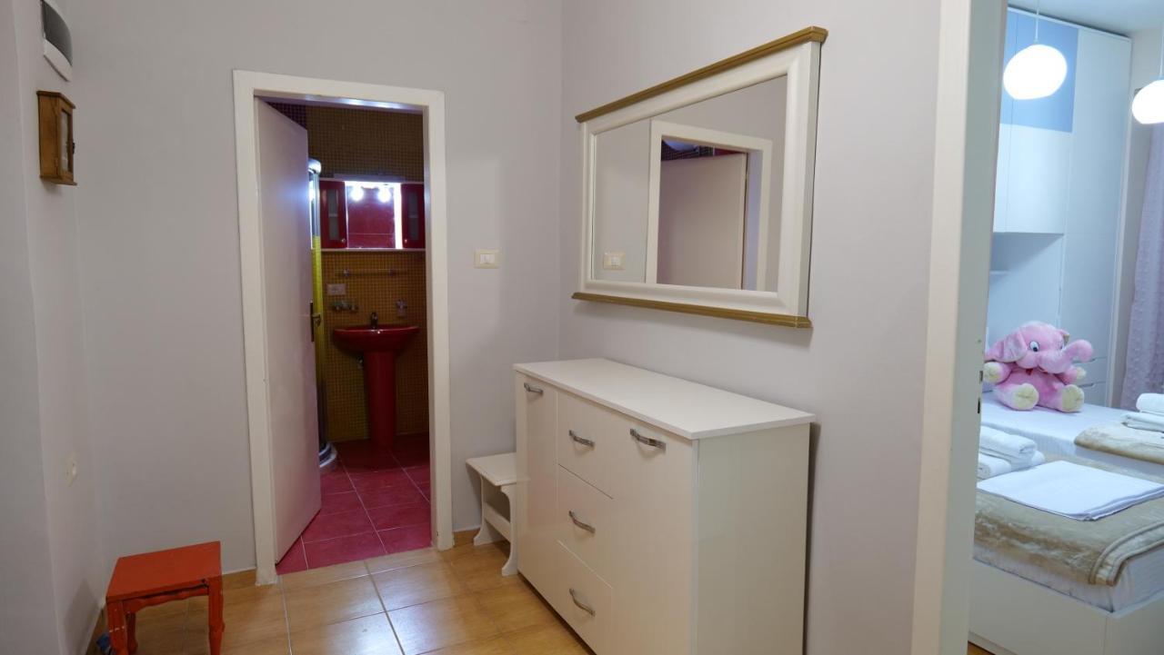 City Center Apartment Niko 04 Tirana Esterno foto
